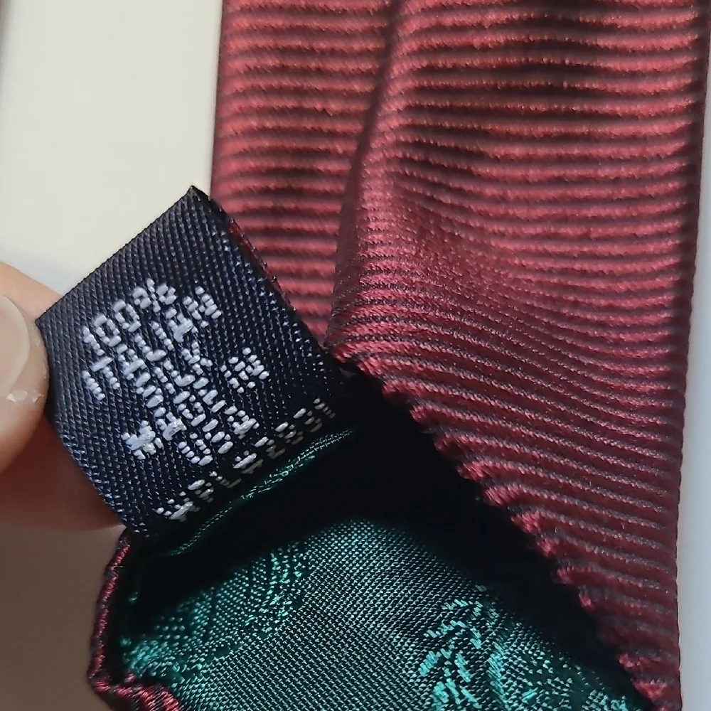 Vtg Tommy Hilfiger Italian Silk Burgundy Crest‎ Tie